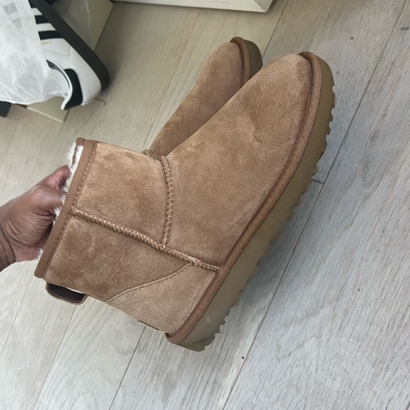 Short Ugg boot in size women’s 8 - Picture 9 of 14